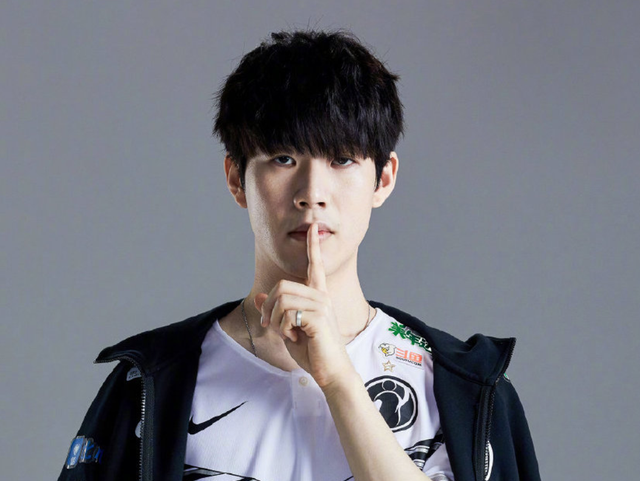 Faker遭遇耻辱对局，对手竟直接做手势嘲讽